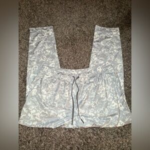 Women’s Lululemon Jet Crop (Slim) *Luxtreme
Fleur Sombre White Silver Fox Sz 4
